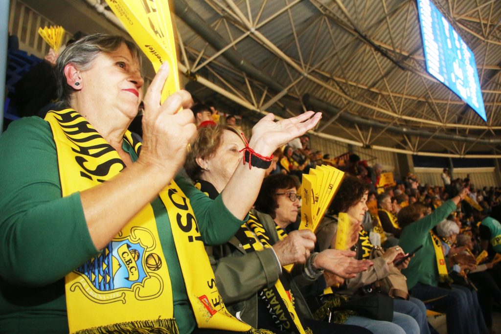 La Laguna y la Fundación CBC llevan la magia de la Eurocup a los mayores del municipio
