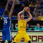 El Iberostar Tenerife se mantiene firme en la #BCL tras ganar con claridad al Friburgo (8)