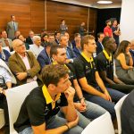 "Doce camisas, doce causas" cumple con su propósito solidario en un emotivo acto (12)