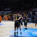 El Iberostar Tenerife desarbola al Valencia para derribar otro muro histórico (3)