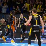 El Iberostar Tenerife desarbola al Valencia para derribar otro muro histórico (4)