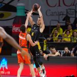 El Iberostar Tenerife desarbola al Valencia para derribar otro muro histórico (8)