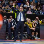 El Iberostar Tenerife desarbola al Valencia para derribar otro muro histórico (13)