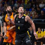 El Iberostar Tenerife desarbola al Valencia para derribar otro muro histórico (16)