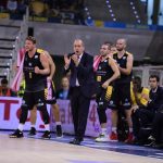 El Iberostar Tenerife vuelve a teñir el derbi de aurinegro (13)