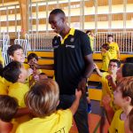 Jugadores del primer equipo visitan los Campus de Navidad CanaryPay (12)