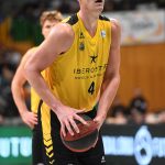 El Iberostar Tenerife cae en Badalona tras firmar un mal partido (9)