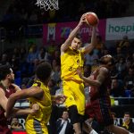 El Iberostar Tenerife cae ante el REYER Venezia en un duelo muy físico (18)