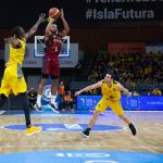El Iberostar Tenerife cae ante el REYER Venezia en un duelo muy físico (10)