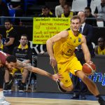 El Iberostar Tenerife cae ante el REYER Venezia en un duelo muy físico (7)