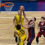 El Iberostar Tenerife cae ante el REYER Venezia en un duelo muy físico (4)