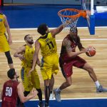 El Iberostar Tenerife cae ante el REYER Venezia en un duelo muy físico (2)