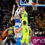 El Iberostar Tenerife tumba al líder de la Liga Endesa con otra exhibición colectiva (15)
