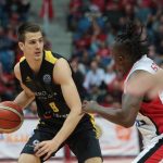 El Santiago Martín decidirá el billete a la F4 tras un gran partido aurinegro en Jerusalén (8)