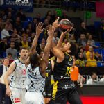 El Iberostar Tenerife encaja una derrota dolorosa (22)