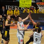 El Iberostar Tenerife encaja una derrota dolorosa (12)