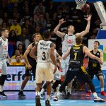 El Iberostar Tenerife encaja una derrota dolorosa (10)