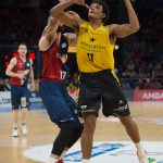 El Iberostar Tenerife cae ante la mayor solidez del Kirolbet Baskonia (4)