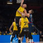 El Iberostar Tenerife cae ante la mayor solidez del Kirolbet Baskonia (10)
