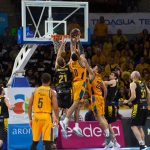 El Iberostar Tenerife cae peleando en un final apretado (18)