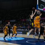 El Iberostar Tenerife cae peleando en un final apretado (19)