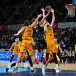 El Iberostar Tenerife cae peleando en un final apretado (15)