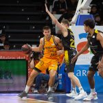 El Iberostar Tenerife cae peleando en un final apretado (13)