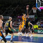 El Iberostar Tenerife cae peleando en un final apretado (4)