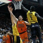 El Iberostar Tenerife cae ante un rival más sólido y letal desde el triple (10)