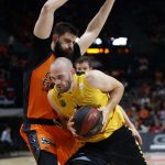 El Iberostar Tenerife cae ante un rival más sólido y letal desde el triple (7)