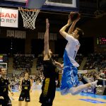 El Iberostar Tenerife cierra con otra alegría la gira gallega (15)