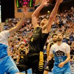 El Iberostar Tenerife cierra con otra alegría la gira gallega (10)