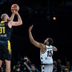 El Iberostar Tenerife cae con la cabeza alta, peleando hasta el final (17)