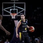 El Iberostar Tenerife cae con la cabeza alta, peleando hasta el final (12)