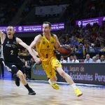 El Iberostar Tenerife cae ante un RETAbet Bilbao más acertado en un partido trabado (31)