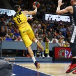 El Iberostar Tenerife cae ante un RETAbet Bilbao más acertado en un partido trabado (30)