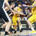 El Iberostar Tenerife cae ante un RETAbet Bilbao más acertado en un partido trabado (10)