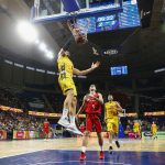 El Iberostar Tenerife afina la maquinaria con otra gran faena colectiva (4)