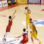 El Iberostar Tenerife da un paso al frente y gana con autoridad en el Nou Congost (13)