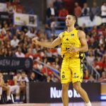 El Iberostar Tenerife da un paso al frente y gana con autoridad en el Nou Congost (14)