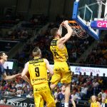 Gran esfuerzo coral para festejar el primer triunfo en casa del curso (40)