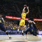 El Iberostar Tenerife cae tras poner contra las cuerdas al potente Real Madrid (35)