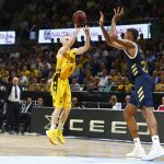 El Iberostar Tenerife cae tras poner contra las cuerdas al potente Real Madrid (22)