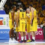 El Iberostar Tenerife cae tras poner contra las cuerdas al potente Real Madrid (19)