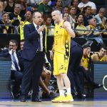 El Iberostar Tenerife cae tras poner contra las cuerdas al potente Real Madrid (15)