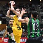 El Iberostar Tenerife cae en Badalona, tras rozar una remontada épica (12)