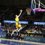 El Iberostar Tenerife supera a un batallador San Pablo Burgos y sigue con paso firme (9)