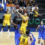 El Iberostar Tenerife supera a un batallador San Pablo Burgos y sigue con paso firme (15)