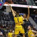 El Iberostar Tenerife se lleva un thriller con un canastón de Marcelinho Huertas (13)