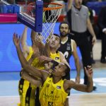 El Iberostar Tenerife se lleva un thriller con un canastón de Marcelinho Huertas (6)